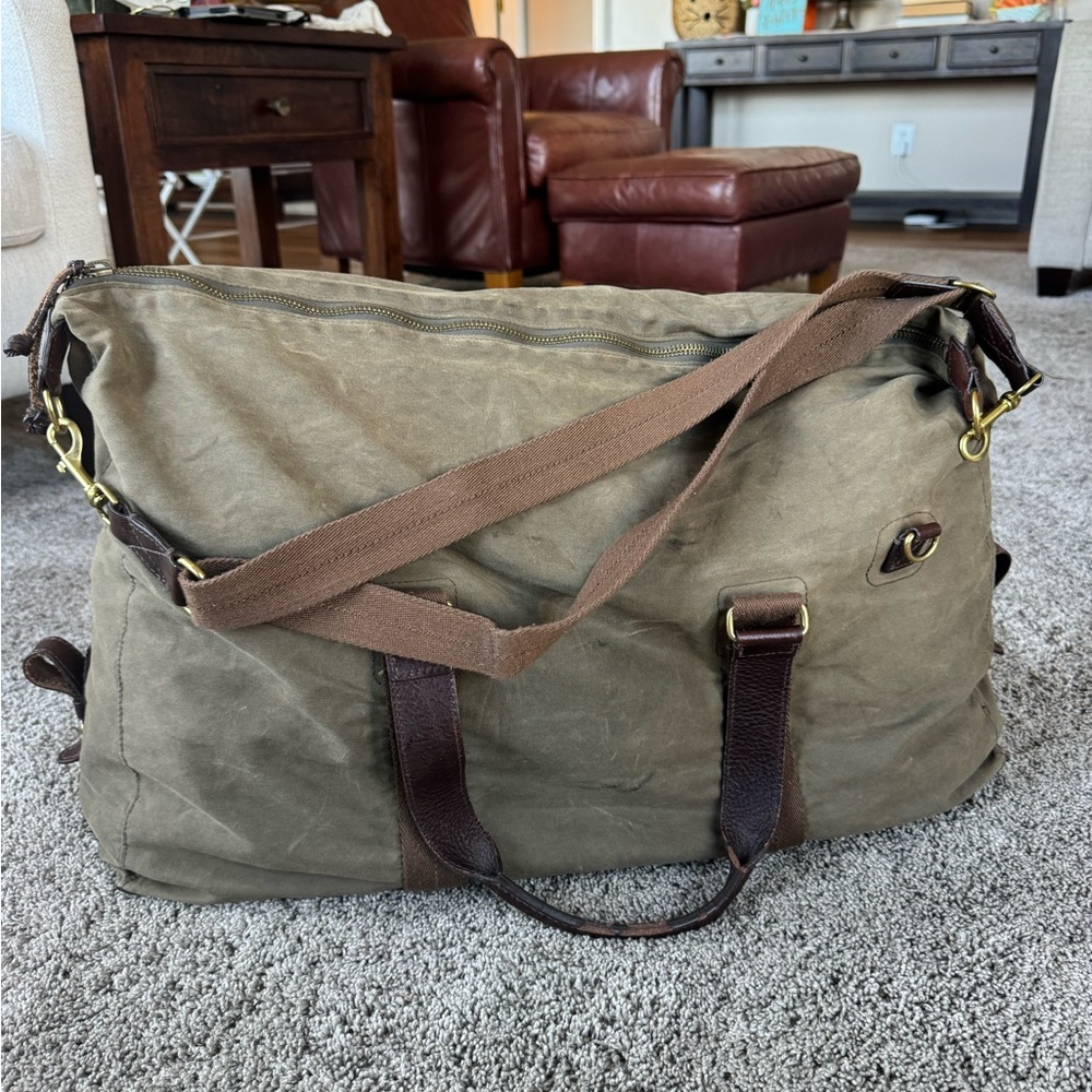 Dry Goods and Men’s Furnishings by J. CREW LARGE CANVAS & LEATHER RUGGED DUFFLE - Picture 4 of 16
